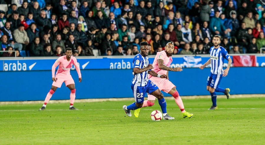 Fotos: Las mejores imágenes del Alavés - Barcelona