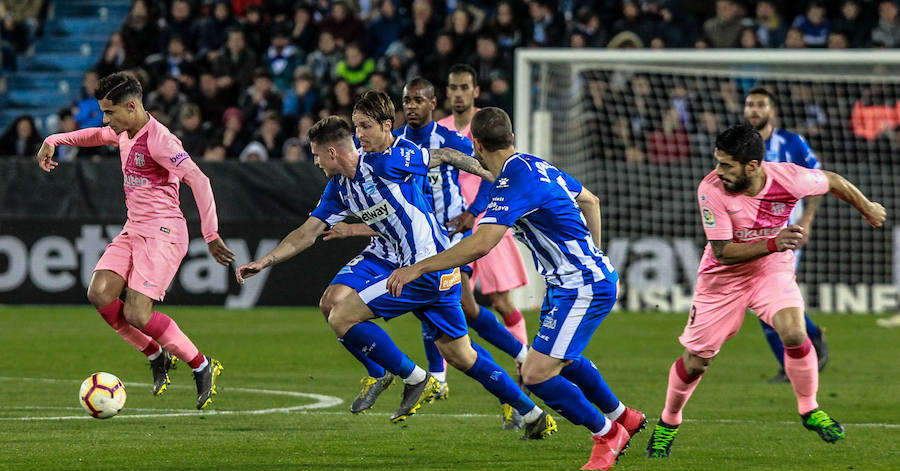 Fotos: Las mejores imágenes del Alavés - Barcelona