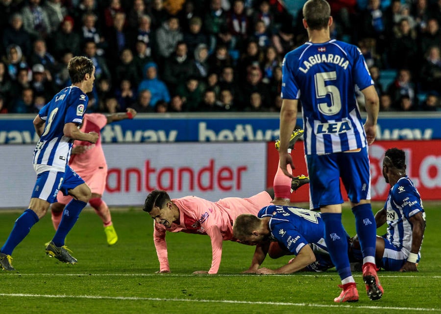 Fotos: Las mejores imágenes del Alavés - Barcelona