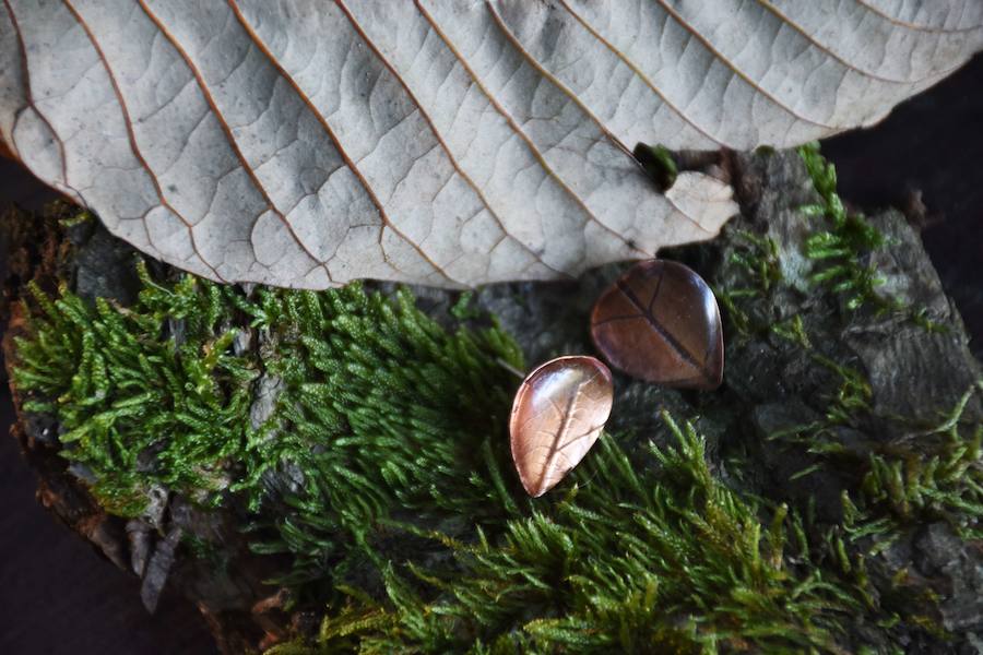 Kekelis Joyería & Alquimia es la firma de accesorios de Miren Begoña del Castillo, una bioquímica que aplica sus conocimientos científicos al diseño de piezas únicas en el barrio de San Francisco