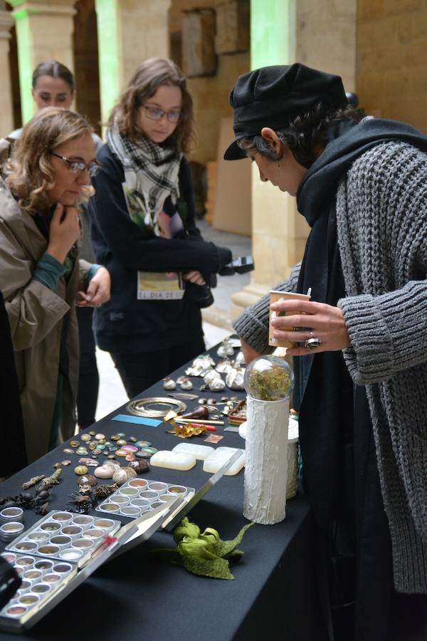 Kekelis Joyería & Alquimia es la firma de accesorios de Miren Begoña del Castillo, una bioquímica que aplica sus conocimientos científicos al diseño de piezas únicas en el barrio de San Francisco