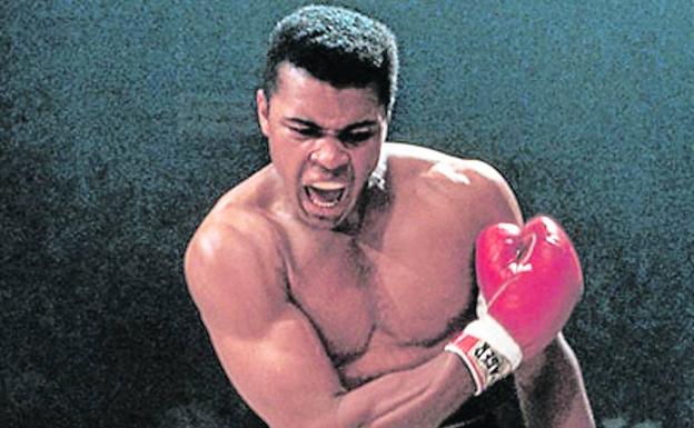 Muhammad Ali grita a Sonny Liston que se levante tras noquearle.