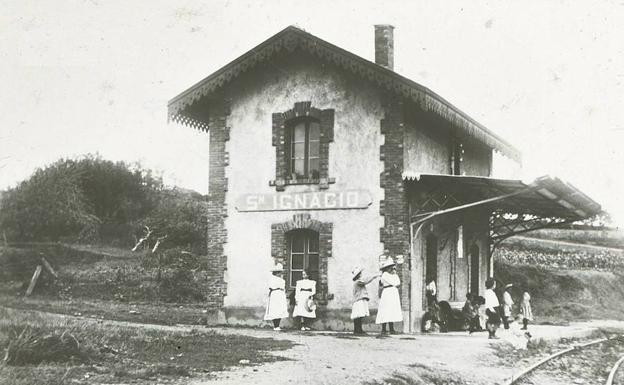 La estación en 1897, cuando se llamaba San Ignacio.