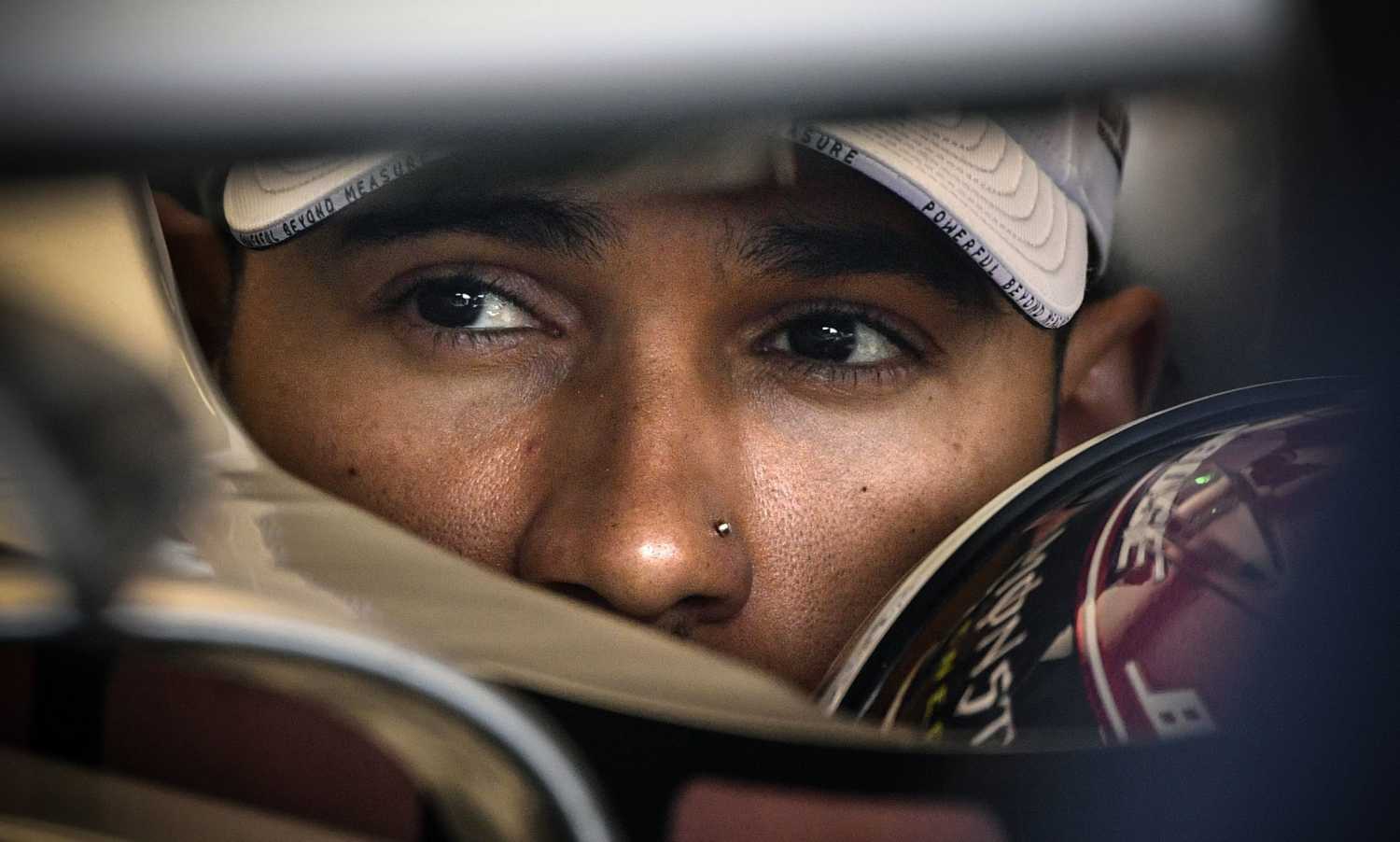 Lewis Hamilton, piloto británico de Mercedes, durante una sesión de entrenamiento en el circuito de Baku, por el Gran Premio de Azerbaiyán