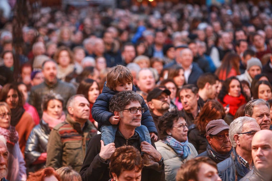 La plaza de la Provincia se convirtió, un año más, en el anuncio a la fiesta