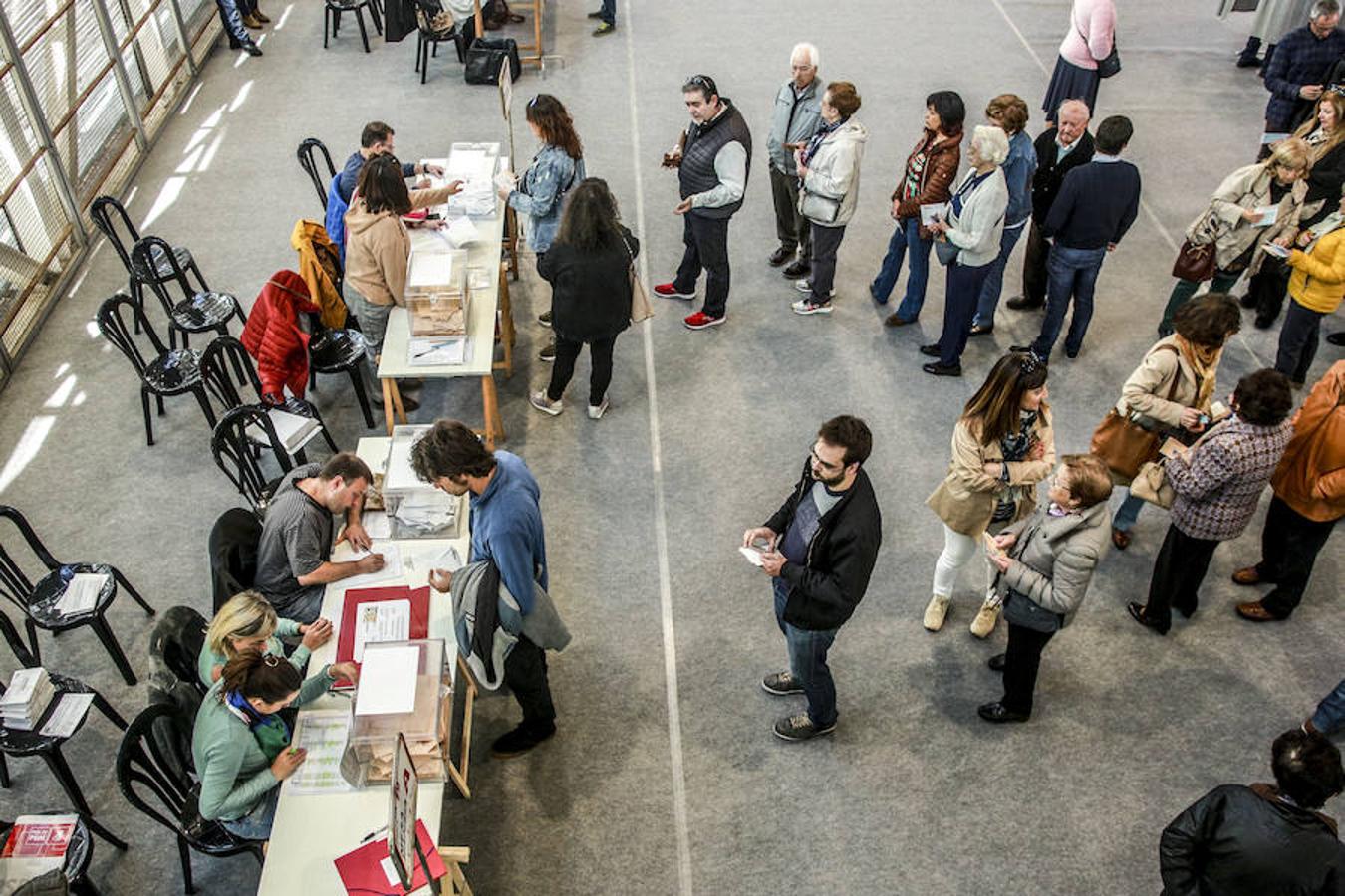 Fotos: La jornada electoral en Vitoria en imagenes