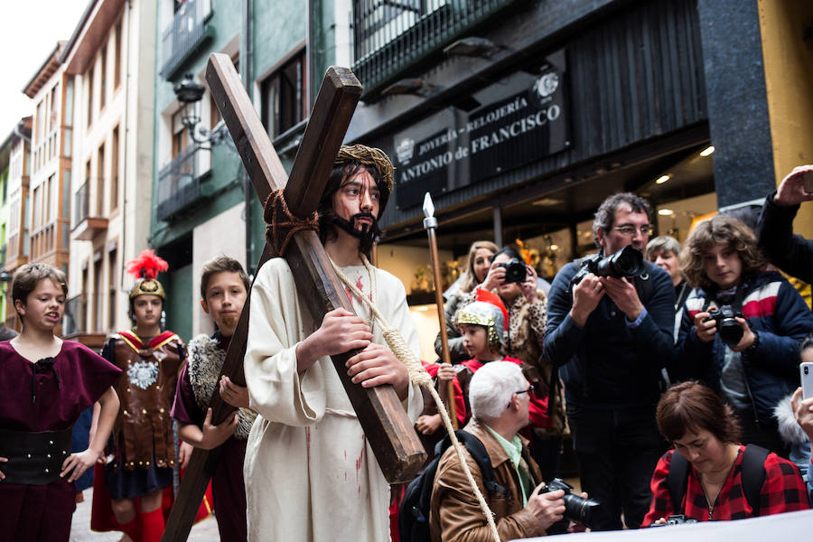 La asociación de la procesión de la Magdalena organiza el Vía Crucis infantil de Balmaseda