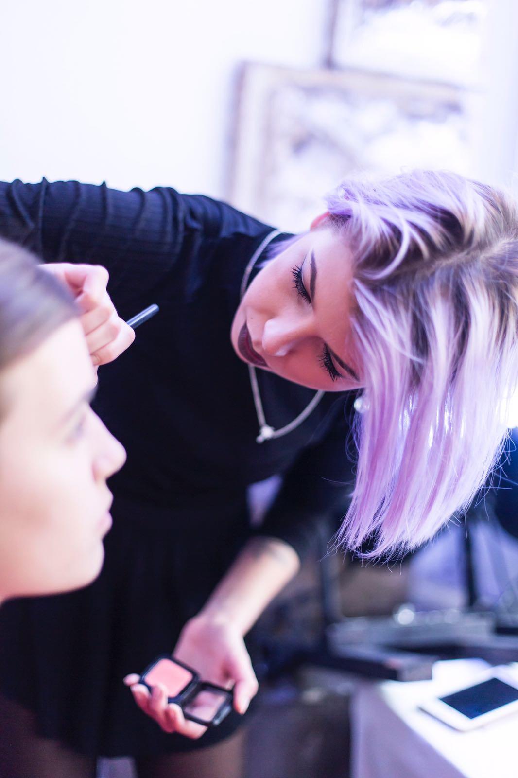 Con tan solo 24 años Bianka Szamosi ha formado parte del equipo de estilistas de la fiesta de los premios MTV y ha estado detrás del maquillaje de Silvia Abril para el JA Bilbao Festival