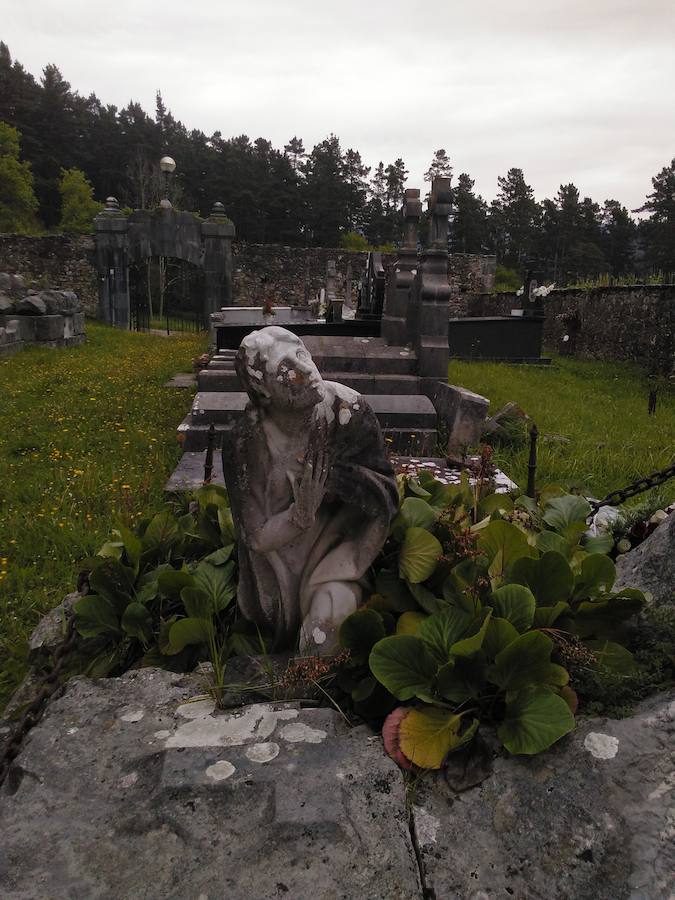 Cementerio de Carral, Sopuerta.
