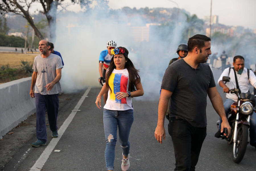 Los opositores Guaidó y lLeopoldo López lideran el golpe contra Maduro 