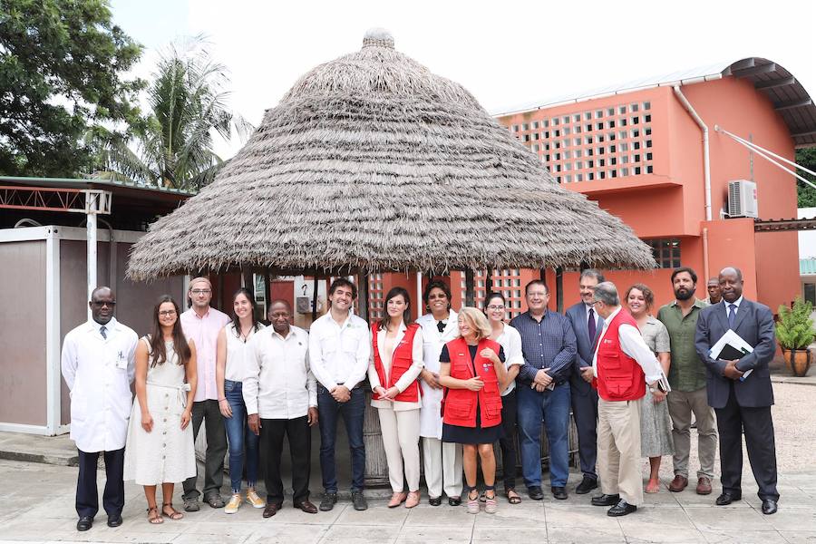 Analizamos la maleta de doña Letizia en su cuarto viaje de cooperación Internacional, esta vez al sudeste africano