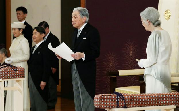 El emperador Akihito, en la ceremonia de abdicación. REUTERS