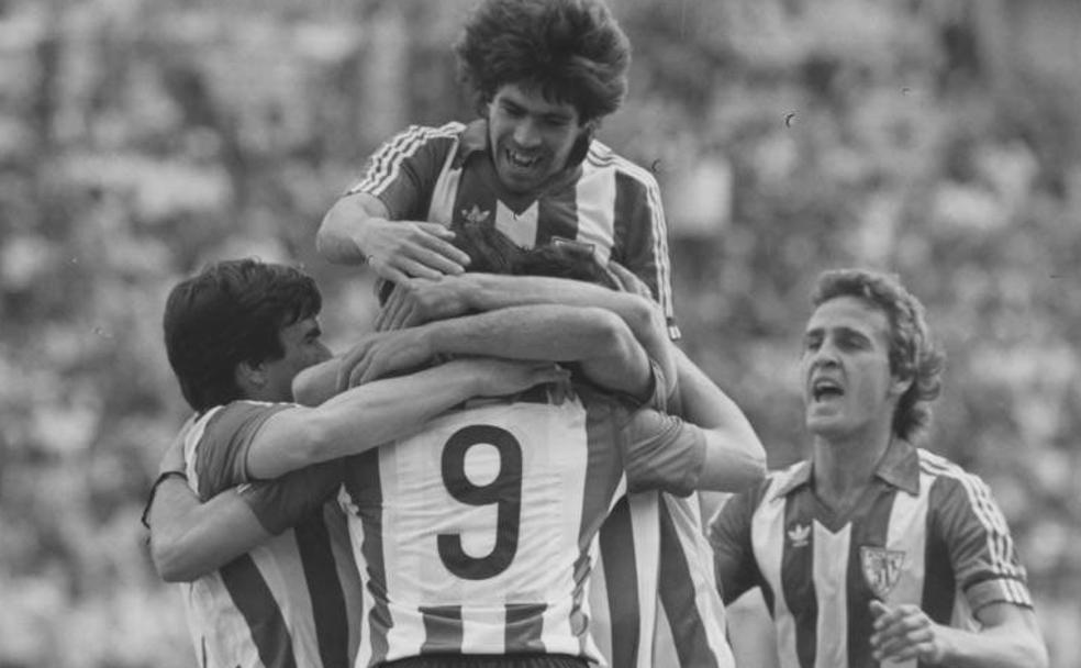 Miguel de Andrés, Urkiaga, Dani y Sarabia celebran otro de los tantos de la victoria.