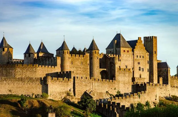 Almenas y torreones salpican las murallas de la imponente silueta de La Cité de Carcassonne. 