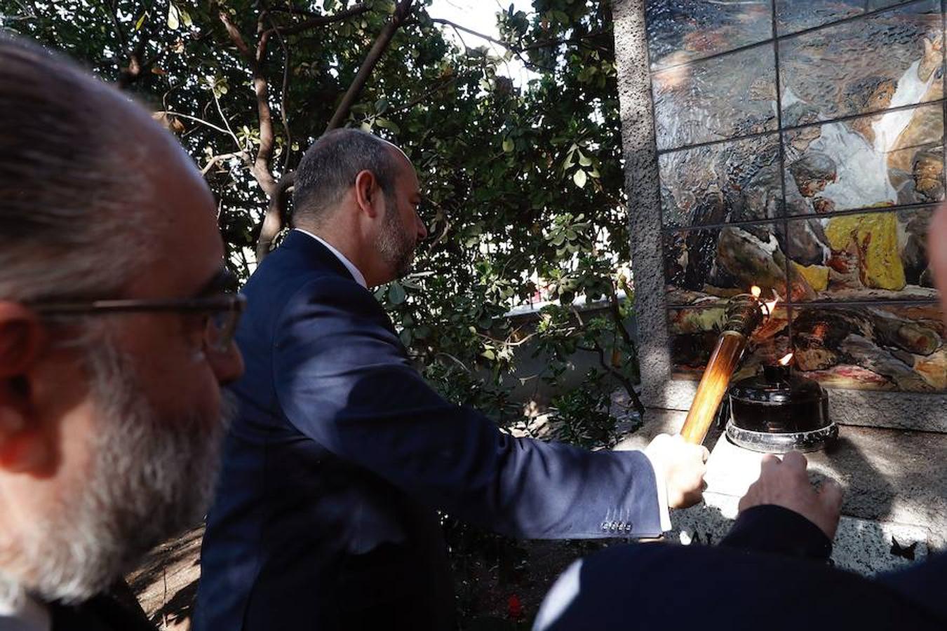 El presidente en funciones de la Comunidad de Madrid, Pedro Rollán, protagoniza tradicional Ofrenda Floral a los Héroes del Dos de Mayo.