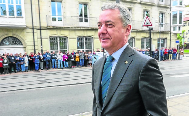 La oposición vuelve a evidenciar la debilidad del Gobierno pese al éxito de PNV y PSE el 28-A
