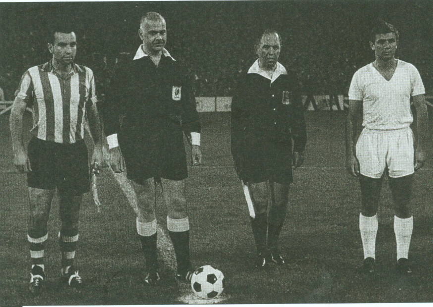 Koldo Aguirre, capitan den Athletic, en el partido ante el Belgrado en la Copa de Ferias de 1966-67. 