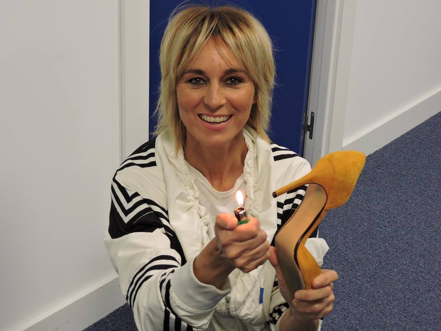 La presentadora del 'Eguraldia' es «tan friolera» que su prenda imprescindible es un buen plumífero que vaya «desde el cuello hasta los pies», define su forma de vestir como «muy sport» y nunca lleva tacones
