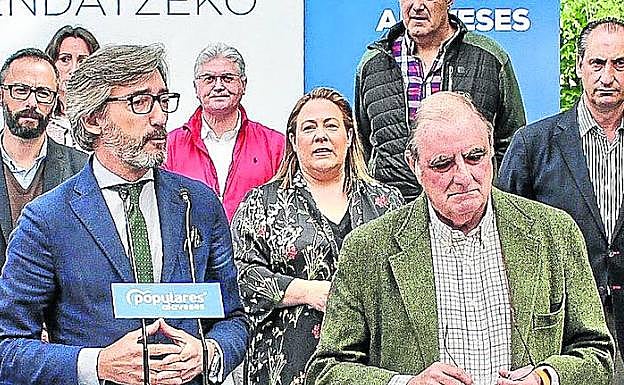 Oyarzábal acentúa su perfil centrista para olvidar el 28-A