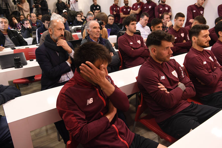 El jugador ha leído un comunicado y ha hecho una llamada a la unidad del equipo en un momento en el que se juega el pase a Europa