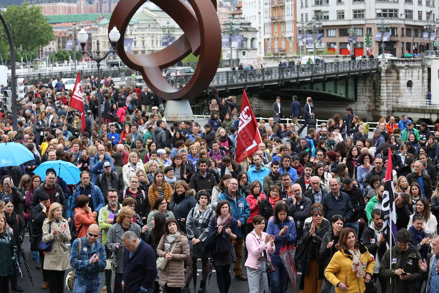 Fotos: Trabajadores de la enseñanza concertada se manifiestan en Bilbao