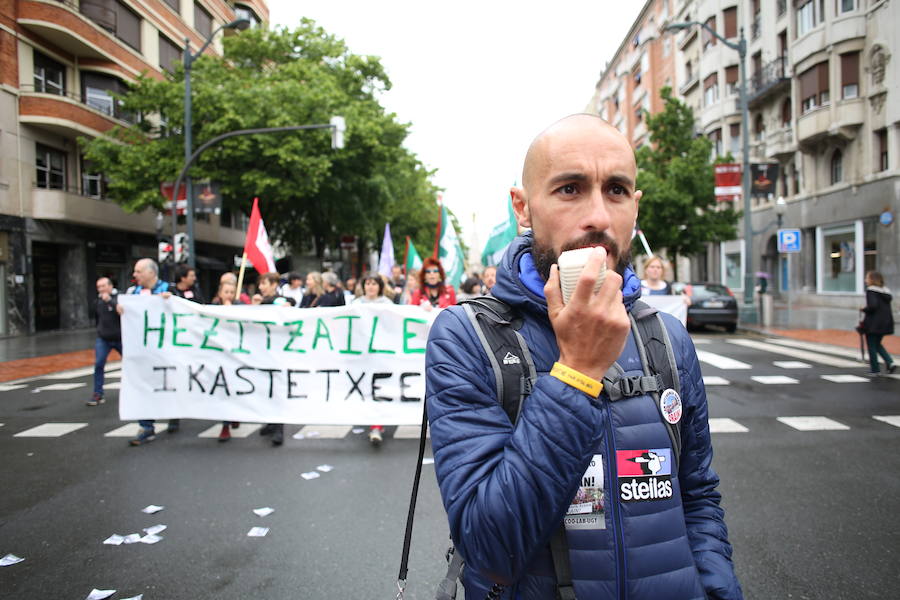 Fotos: Trabajadores de la enseñanza concertada se manifiestan en Bilbao