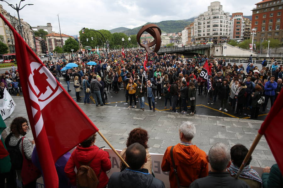 Fotos: Trabajadores de la enseñanza concertada se manifiestan en Bilbao