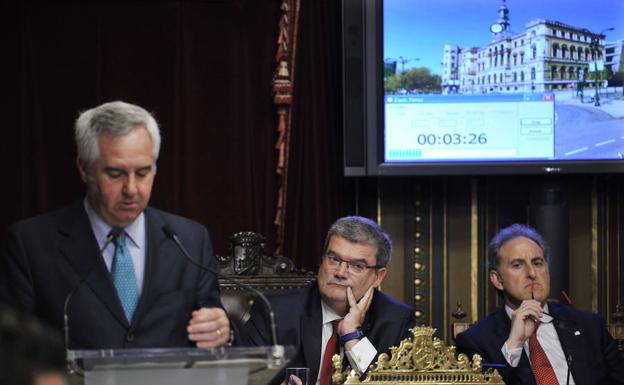 El portavoz del PP en Bilbao sugiere que votará al PSE en las municipales