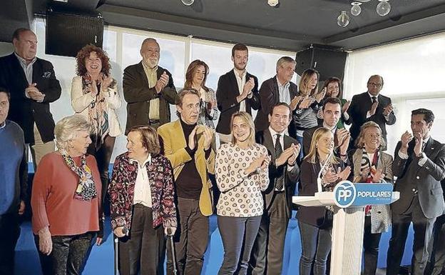 El PP se puso de largo apoyado por los representantes provinciales del partido. 