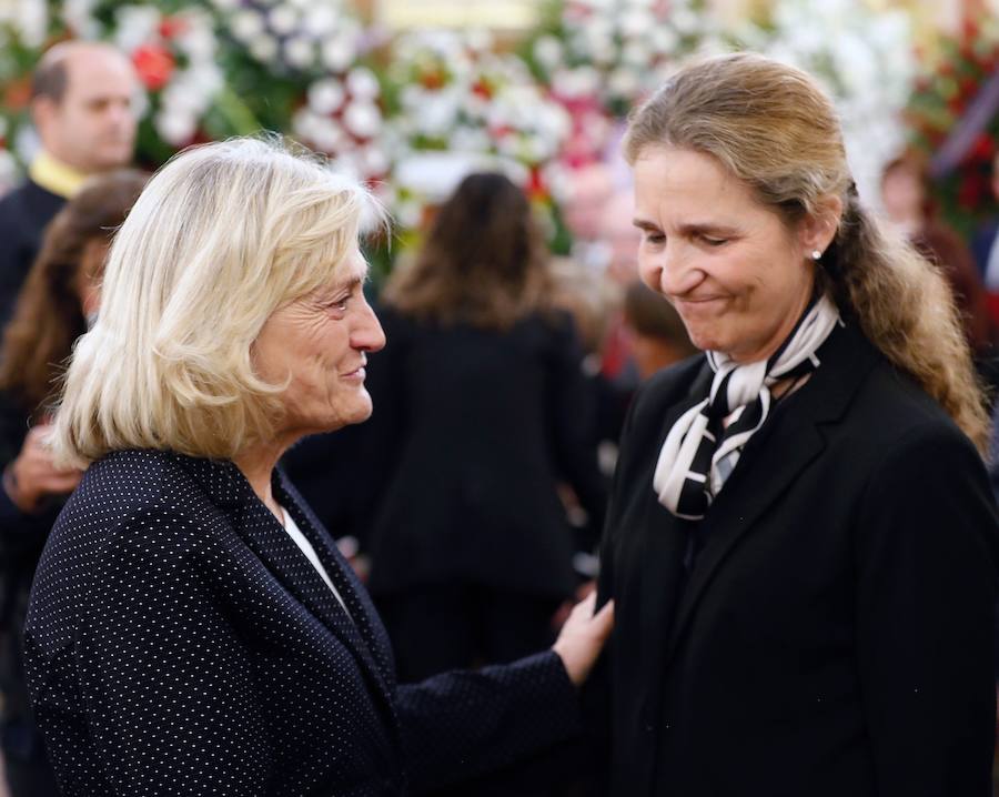 Pilar Goya y Doña Elena, en la capilla ardiente.