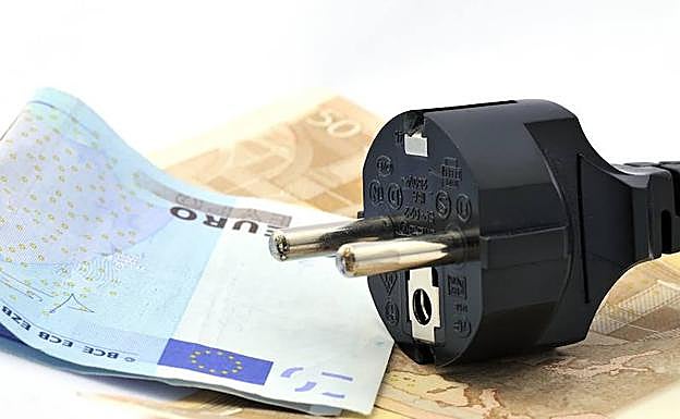 Un IVA superreducido para la electricidad permitiría ahorrar 113 euros al año