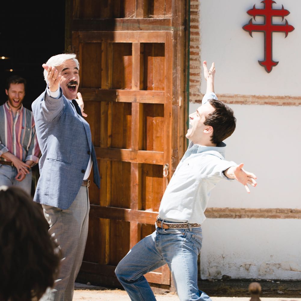 El actor ha lucido un diseño de Ion Fiz para acudir a los Premios Platino celebrados en México