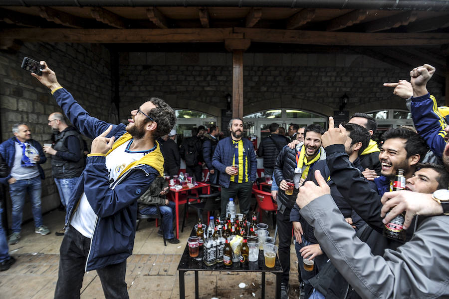 Fotos: Los exteriores del Buesa viven la fiesta del baloncesto europeo