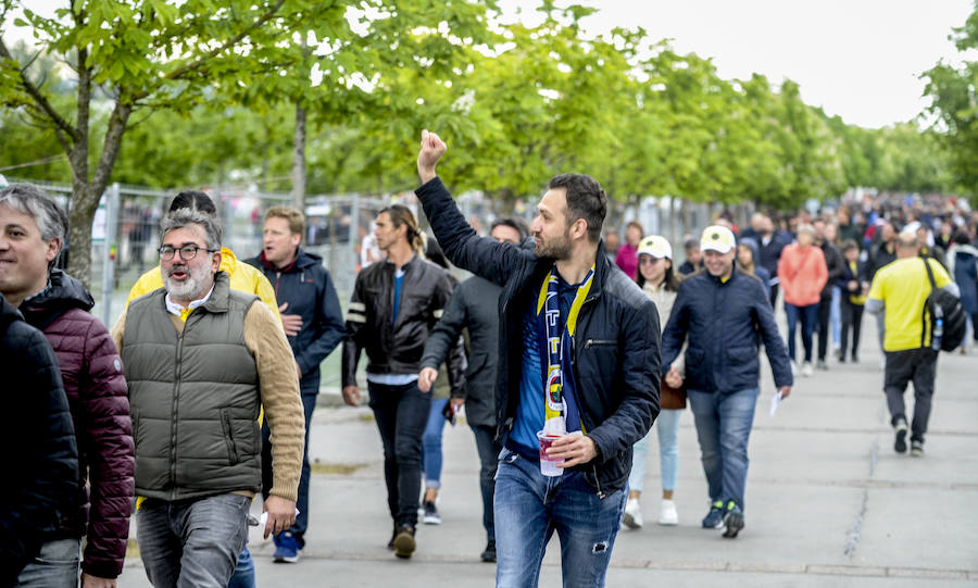 Fotos: Los exteriores del Buesa viven la fiesta del baloncesto europeo
