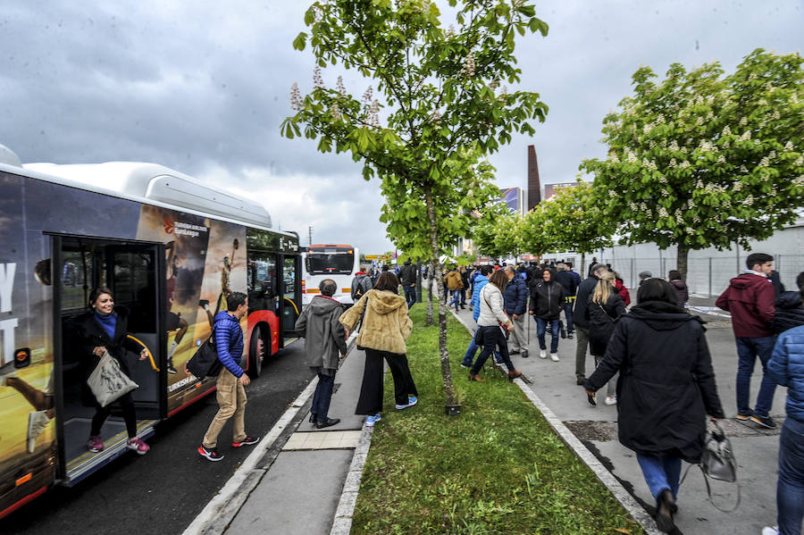 Fotos: Los exteriores del Buesa viven la fiesta del baloncesto europeo