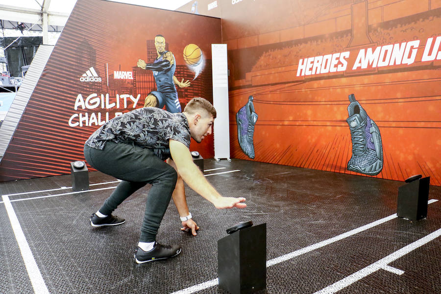 Los aficionados se dejan ver por el centro de la capital alavesa y la Fan Zone durante la segunda jornada de la Final Four 2019