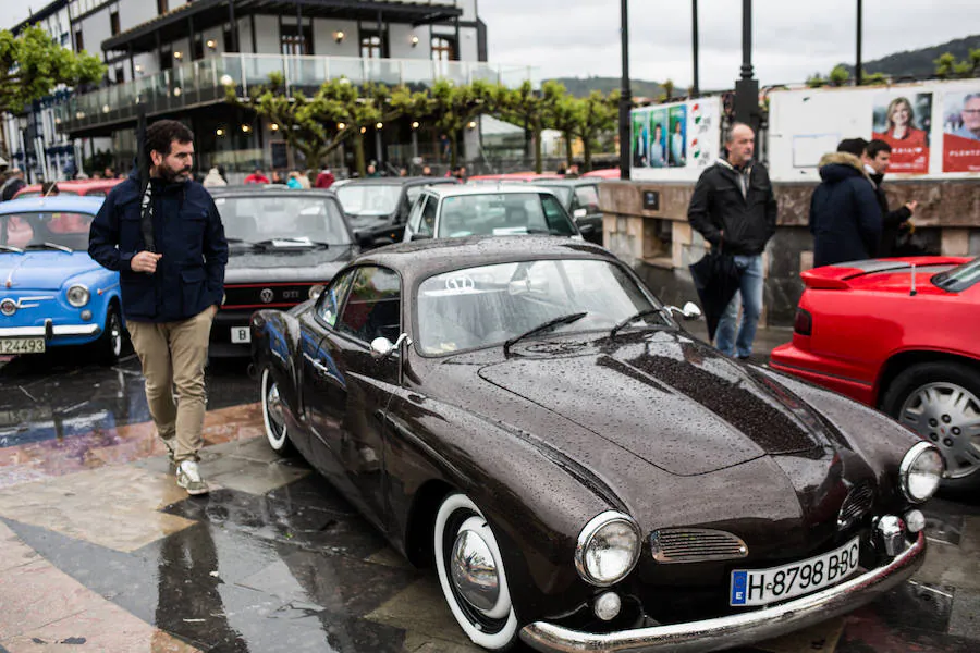 Fotos: Los coches clásicos más impresionantes que se han dado cita hoy en Plentzia