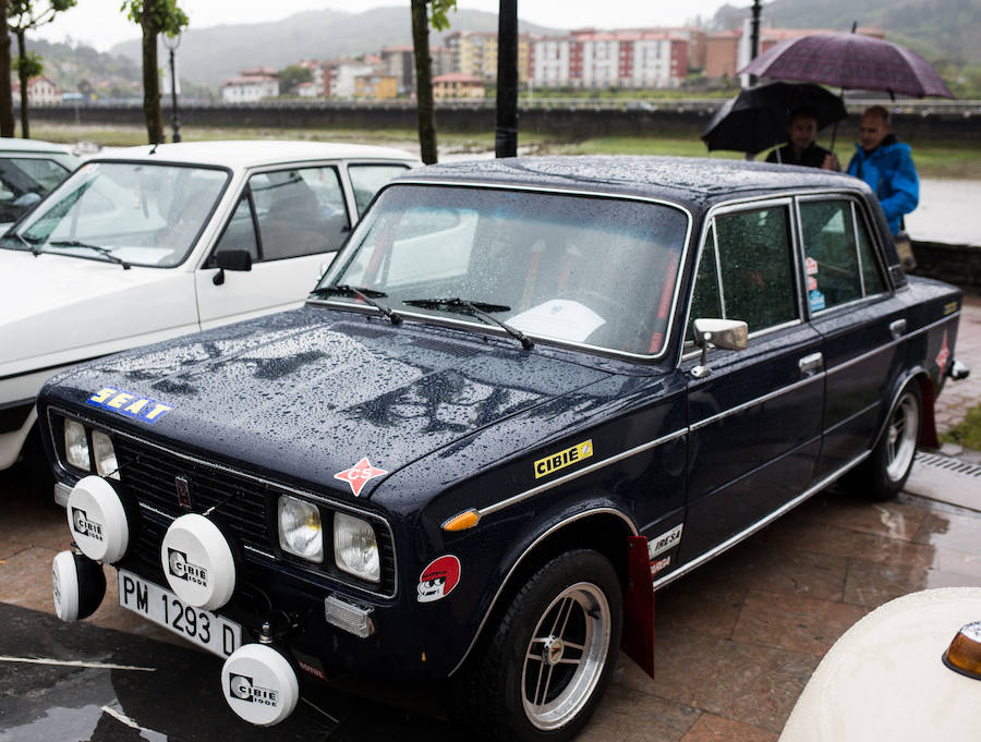 Fotos: Los coches clásicos más impresionantes que se han dado cita hoy en Plentzia