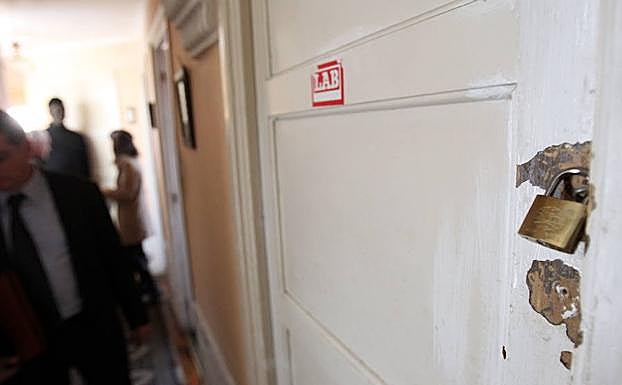 Los 'pisos patera' con inmigrantes ilegales complican el control de la tuberculosis