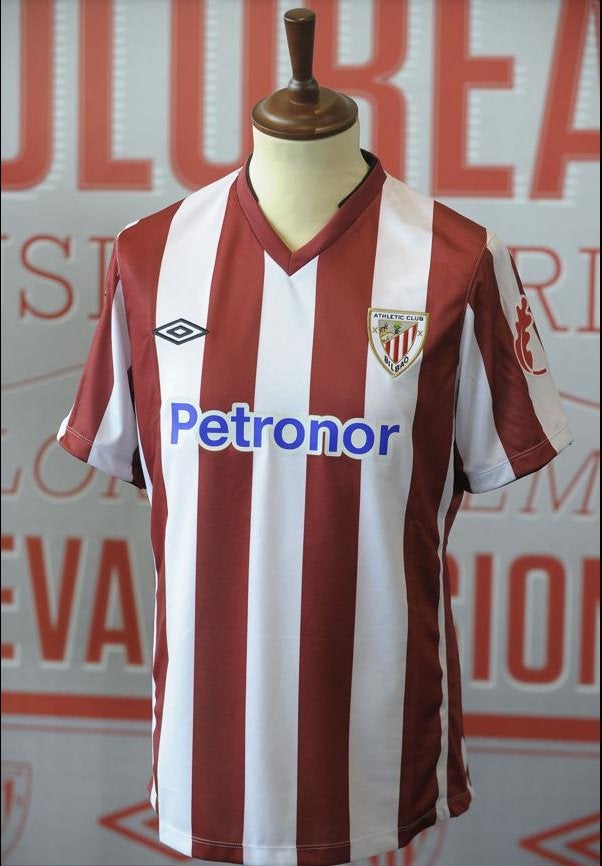 La equipación del Athletic en las temporadas 2012/2013.