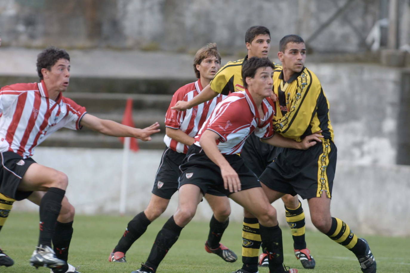 Aduriz, durante un partido en 2002.