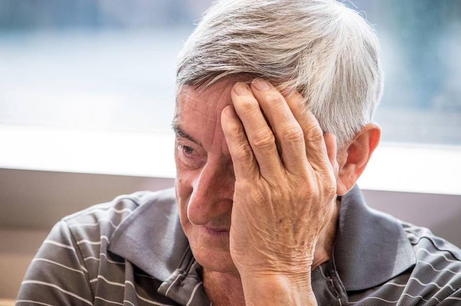 Candido Ibar tras la sentencia en enero en la que declararon culpable a su hijo del triple asesinato cometido en EEUU en 1994.