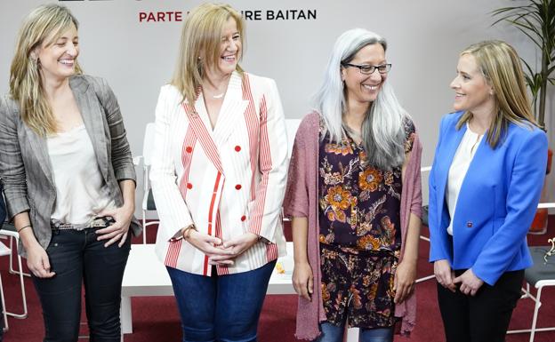 Las cuatro candidatas, poco antes de que se iniciara el debate. 