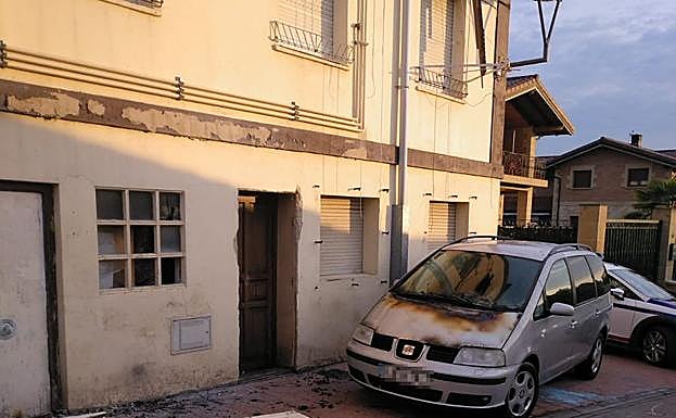 En el incendio de esta semana un vehículo resultó dañado. 