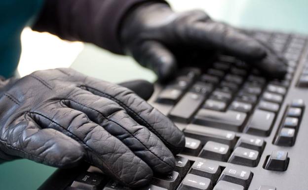 Investigan una oleada de robos de decenas de ordenadores en centros educativos de Bilbao