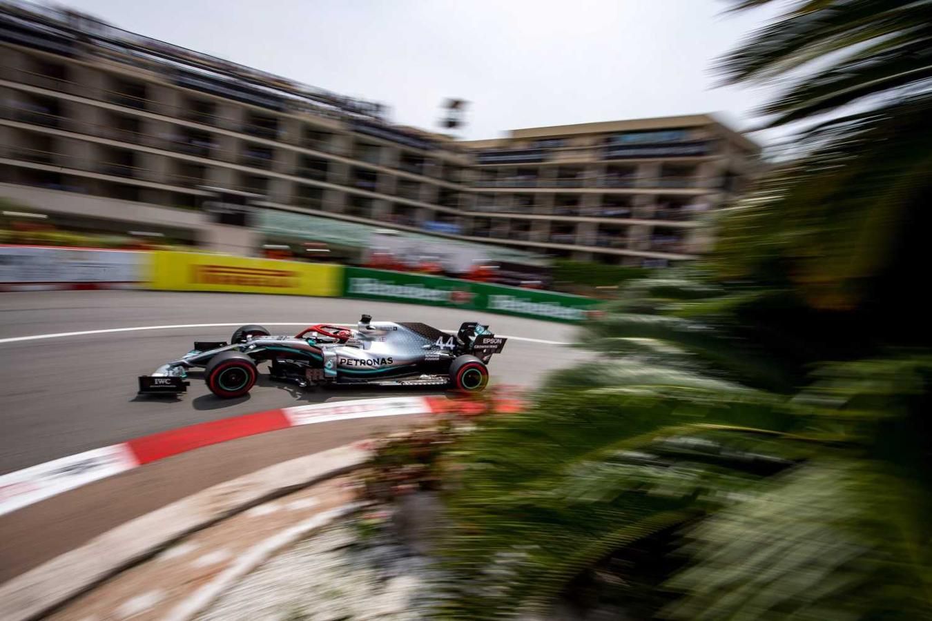 El piloto británico de Mercedes, Lewis Hamilton, entrenando antes del Gran Premio de Fórmula 1 de Mónaco