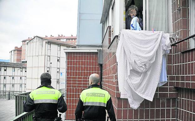Sustituyen en Bilbao a agentes camuflados por patrulleros para proteger a maltratadas
