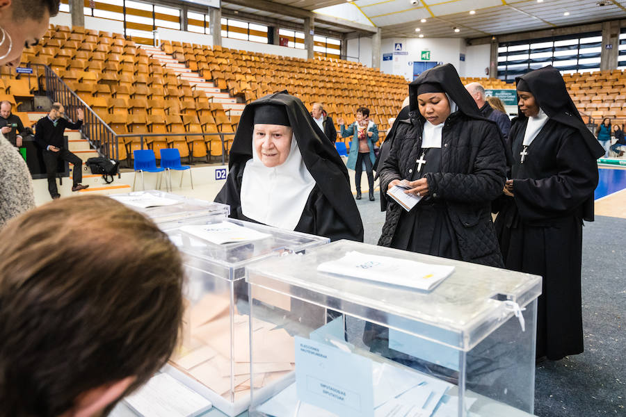 Normalidad en Mendizorroza durante la jornada electoral.