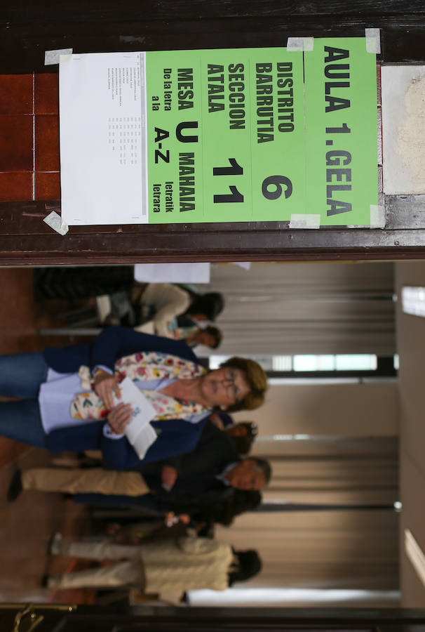 Fotos: Los vizcaínos acuden a votar