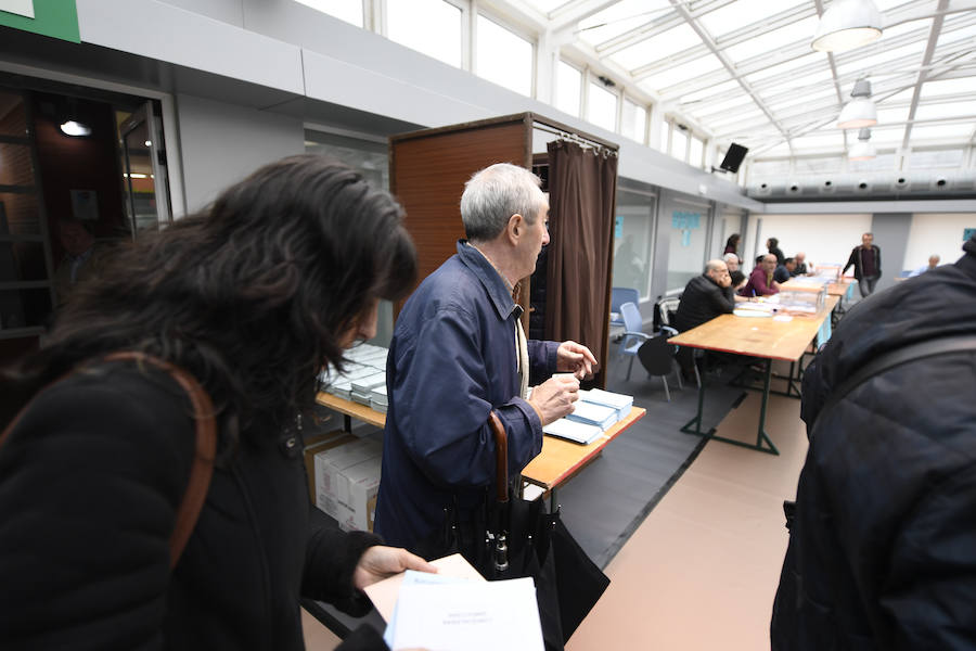 Fotos: Los vizcaínos acuden a votar